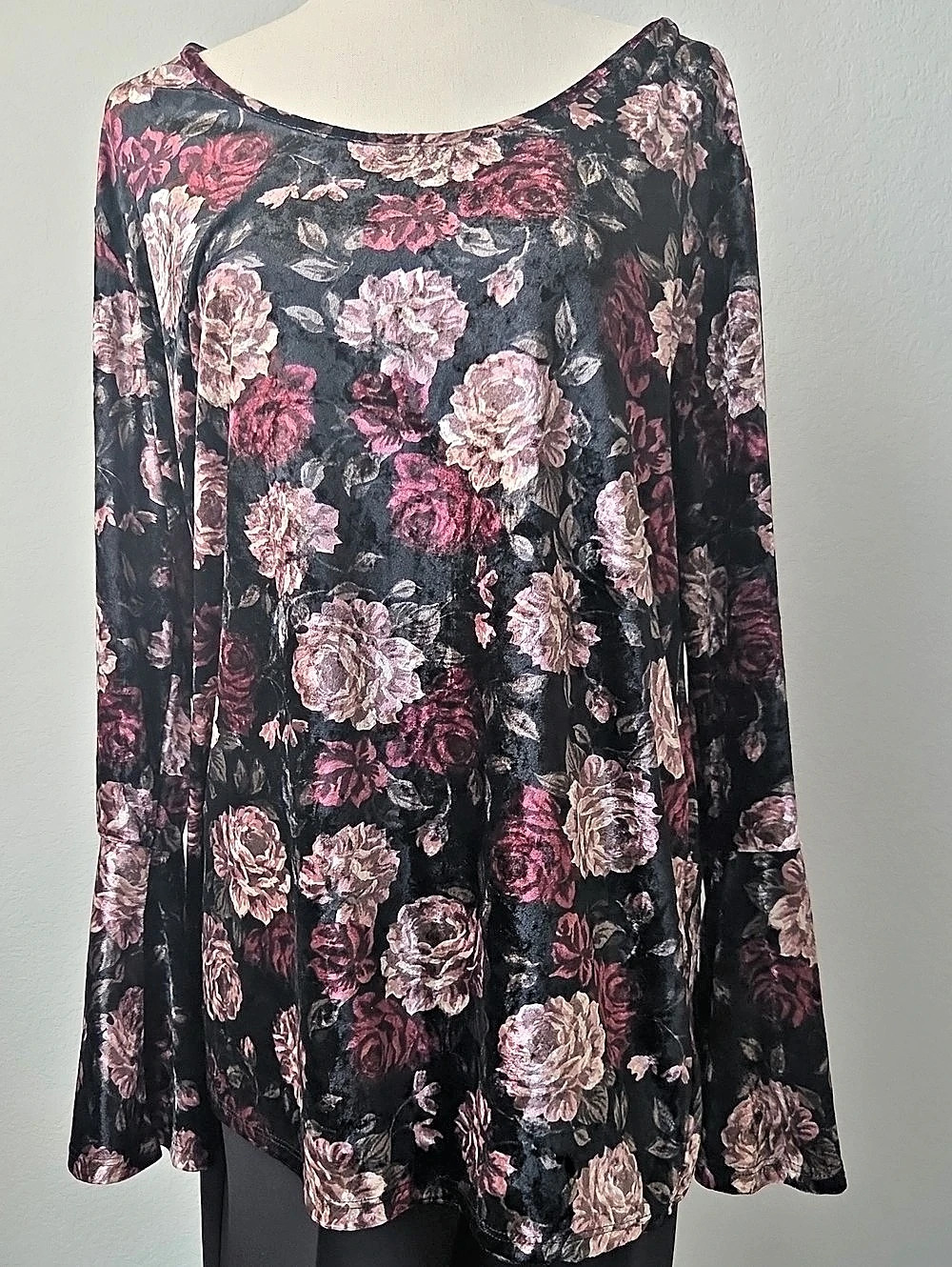 Miss Kiss Floral Long Sleeve Tunic Shirt Black Pink 1X Soft Velvety Velour Rose